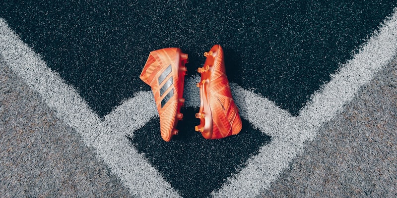 数据分析师团队正在讨论足球比赛数据图表的工作场景